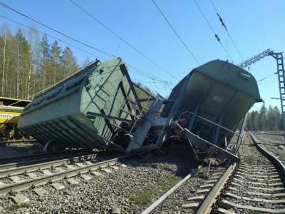 РЖД задержала пассажирские поезда из-за схода почти 20 вагонов в Карелии (фото) - rosbalt.ru - Москва - Мурманск - Петрозаводск - республика Карелия