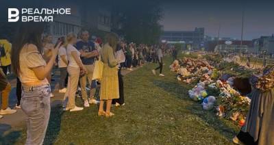 Ильназ Галявиев - Казанцы продолжают выстраиваться в очереди к мемориалу у гимназии №175 — фото и видео - realnoevremya.ru - респ. Татарстан - Казань