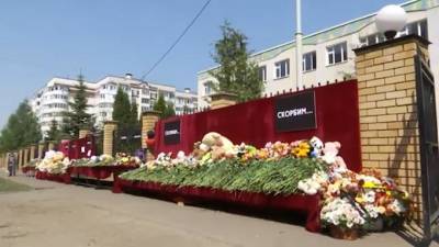 Рустам Минниханов - В Татарстане простились с погибшими при нападении на казанскую школу - piter.tv - респ. Татарстан - Оренбург - Казань