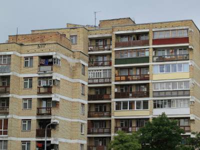 В Калининграде 3-летний мальчик трое суток провел в квартире наедине с мертвыми родителями - rosbalt.ru - Калининград