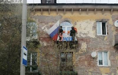Дарья Гребнева - Балкон Победы оформила кунгурячка Елена Близнова - iskra-kungur.ru - Пермь