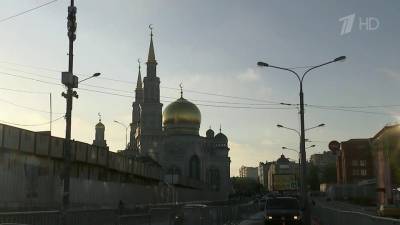 Владимир Путин - Мусульмане отмечают один из главных исламских праздников — Ураза-байрам - 1tv.ru - Москва - Уфа - респ. Чечня