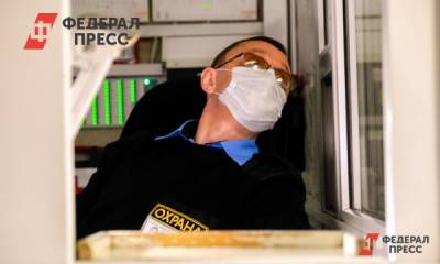 В югорском городе спящий охранник школы попал на видео - fedpress.ru - Нефтеюганск