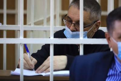 Судья удалила из зала заседаний жену обвиняемого во взятках Кузнецова - chita.ru - Забайкальский край
