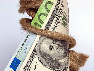 Владислав Антонов - Рубль в ходе торгов теснит доллар и евро - smartmoney.one