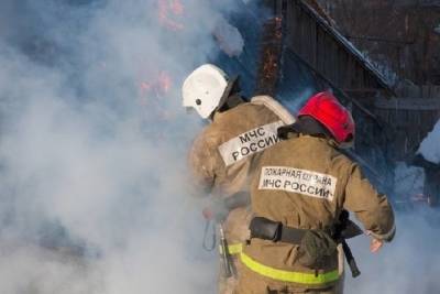 В Мурманске ранним утром горели гаражи и жилой дом - murmansk.mk.ru - Мурманск