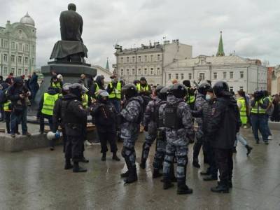 Алексей Навальный - Опрос: большинство россиян знает об апрельских протестах в поддержку Навального - rosbalt.ru