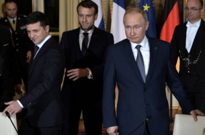 Владимир Зеленский - Владимир Путин - Андрей Ермак - Зеленский придумал, о чем будет говорить с Путиным, заглядывая ему в глаза - from-ua.com - Париж