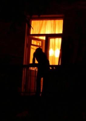 30-летний мужчина пытался спрыгнуть ночью с балкона 8 этажа в Череповце - vologda-poisk.ru - Череповец