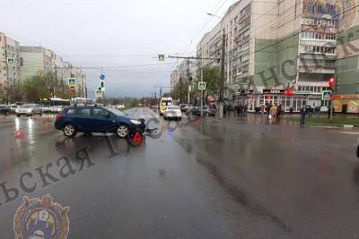 В Туле на улице Ложевой при столкновении двух легковушек погиб пешеход - tula.mk.ru - Тула - Sandero - Новомосковск