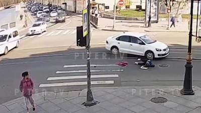 Питер Онлайн - Пенсионерку сбила иномарка на пешеходном переходе в центре Петербурга - piter.tv - Санкт-Петербург