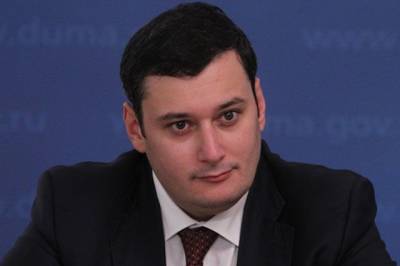 Владимир Путин - Александр Хинштейн - Сайты с аудиторией более 0,5 млн россиян обяжут открывать филиалы в РФ - aif.ru
