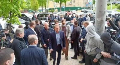 Виктор Медведчук - Медведчук прибыл в суд: трансляция из зала суда - vchaspik.ua - Киев