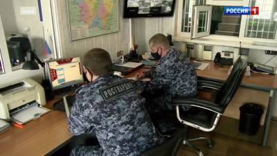 В московской школе усилили охрану после сообщения о готовящемся нападении - vesti.ru - Москва