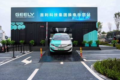 Geely открыл в Китае станции автоматической замены батарей электромобилей, который справляются с процессом всего за 1 минуту [видео] - itc.ua - Китай
