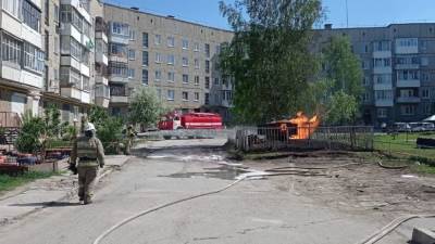 Ангелина Сергеева - В Ирбите эвакуировали больше ста человек из-за возгорания подземного бака с газом (ФОТО) - newdaynews.ru - Екатеринбург