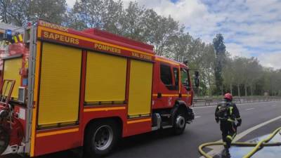 Пожар произошел на территории химического завода под Парижем - iz.ru - Париж