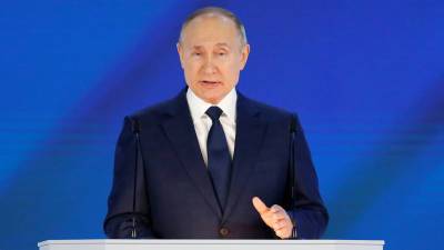 Владимир Путин - Рустам Минниханов - Михаил Мурашко - Ильназ Галявиев - Путин назвал стрельбу в казанской школе варварским преступлением - gazeta.ru - респ. Татарстан - Казань