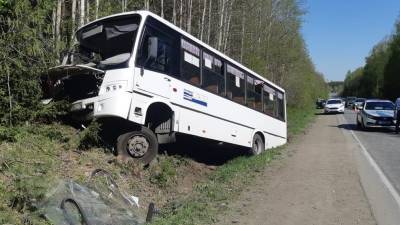 В Лесном автобус с пассажирами улетел в кювет (ФОТО) - newdaynews.ru - Свердловская обл.