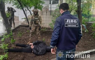 Экс-полицейского поймали на торговле оружием - korrespondent.net - Донецкая обл.