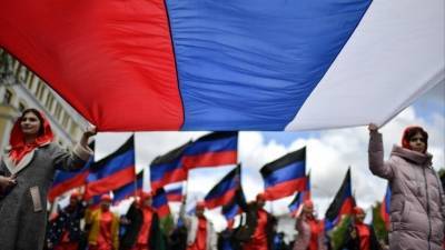 Владимир Зеленский - Владимир Путин - Дмитрий Песков - «Не планирует»: Кремль опроверг слухи о «поглощении» Россией ЛНР и ДНР - 5-tv.ru - Россия - ДНР - ЛНР - Донбасс