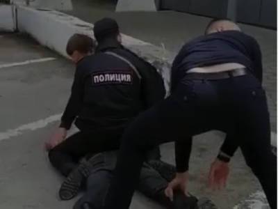 В Таганроге мужчина угрожал девочке ножом и не выпускал пассажиров из маршрутки - bloknot.ru - Таганрог