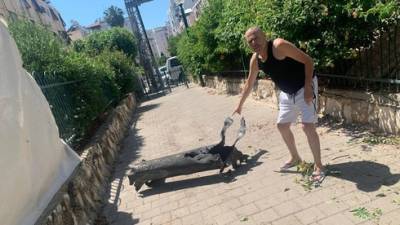 Видео: сбитая ракета упала у дома израильского певца в Тель-Авиве - vesty.co.il - Тель-Авив - Гуш-Дана