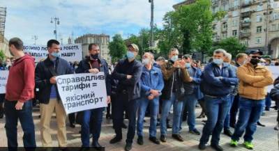 Виталий Кличко - Виктор Брагинский - В Киеве сотрудники метрополитена и транспортной компании устроили акцию протеста. ФОТОрепортаж - enovosty.com - Киев