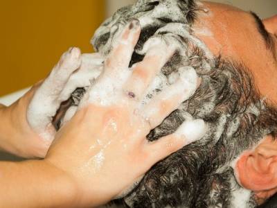 Дерматолог рассказала, как часто надо мыть волосы и тело - rosbalt.ru