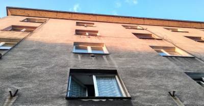 В Оренбургской области маленькая девочка выпала из окна общежития - reendex.ru - Оренбургская обл.