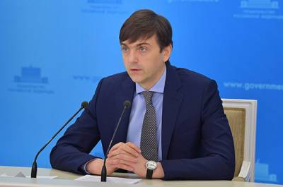 Владимир Путин - Сергей Кравцов - Кравцов: ЕГЭ и ОГЭ пройдут с соблюдением мер повышенной санитарной безопасности - pnp.ru