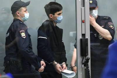 Напавший на школу в Казани предлагал одноклассникам сжечь завуча - lenta.ru - Казань