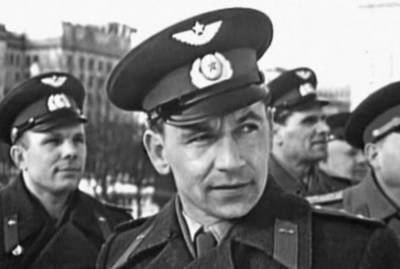 Герман Титов - Юрий Гагарин - Какого космонавта удаляли с фотографий с Юрием Гагариным - russian7.ru