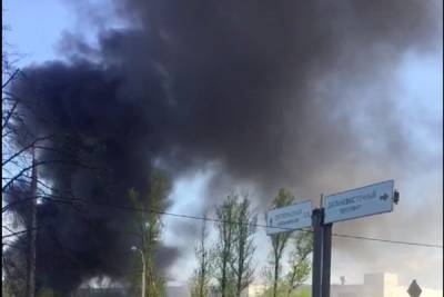 В южной части Петербурга в автомастерской произошел пожар - abnews.ru - Санкт-Петербург