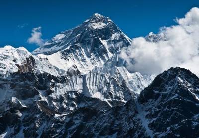 На Эвересте впервые с начала года погибло двое альпинистов - unn.com.ua - Киев - Швейцария - Непал