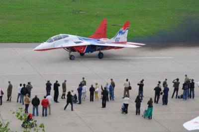 «Русские витязи» и «Стрижи» примут участие в авиашоу в подмосковной Кубинке - vm.ru