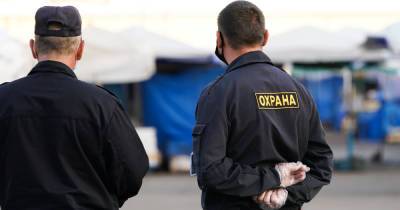Власти Казани переложили на родителей заботу о дневной охране школ - ren.tv - Москва - Казань