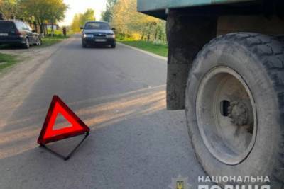 Под Ривне грузовик сбил 6-летнего мальчика возле его дома, пока мама отвлеклась - rupor.info - Ривненской обл.