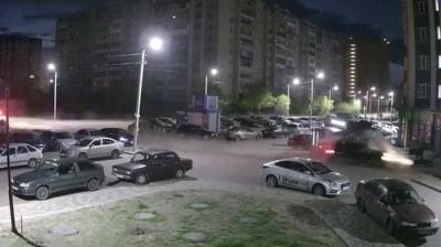 В Воронеже уходивший от погони водитель легковушки снёс киоск: появилось видео - vestivrn.ru - Воронеж - Santa Fe