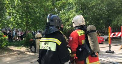 Площадь пожара в жилом доме в Екатеринбурге увеличилась до 500 кв.м - readovka.news - Екатеринбург - Омская обл.