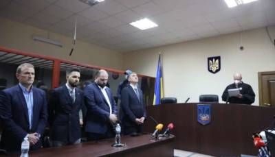 Виктор Медведчук - Медведчук покинул здание суда с электронным браслетом - lenta.ua