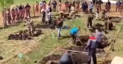 В России устроили очередной конкурс по скоростному копанию могил (ВИДЕО) - dsnews.ua - Россия