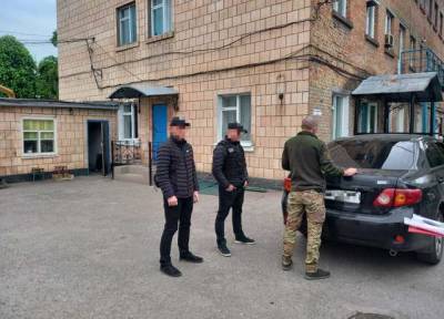 В Кировоградской области тюремщик получил взятку в виде смарт-часов - novostiua.news - Украина - Кировоградская обл.