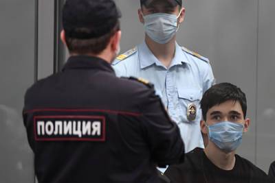 Ильназ Галявиев - Немецкий психолог объяснил реакцию прохожих на казанского стрелка с оружием - lenta.ru - Казань
