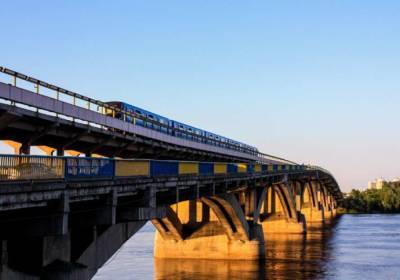 В Киеве отремонтируют мост Метро - lenta.ua - Киев