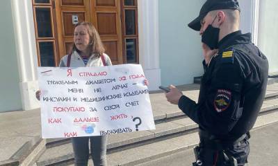 Больные диабетом вышли в одиночные пикеты к Правительству Карелии - gubdaily.ru - Финляндия - республика Карелия