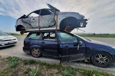 Ford - Автомобильный «бутерброд»: cеть взорвало фото c «двухэтажным» автомобилем (ФОТО) - enovosty.com - Словакия