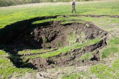 Крупный провал грунта произошел в Лукояновском районе 14 мая - vgoroden.ru - Нижегородская обл.