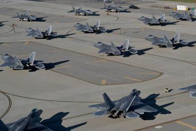 Чарльз Браун - США заменят F-22 истребителем шестого поколения - lenta.ru