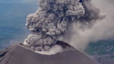 Вулкан на Курилах выбросил пепел на высоту в 2,3 километра - newizv.ru - Северо-Курильск